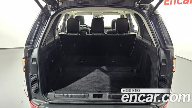 Land Rover Discovery 2018 — photo 27