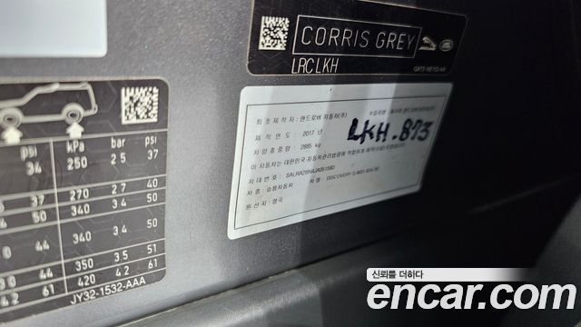 Land Rover Discovery 2018 — photo 30