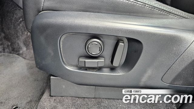 Land Rover Discovery 2018 — photo 31