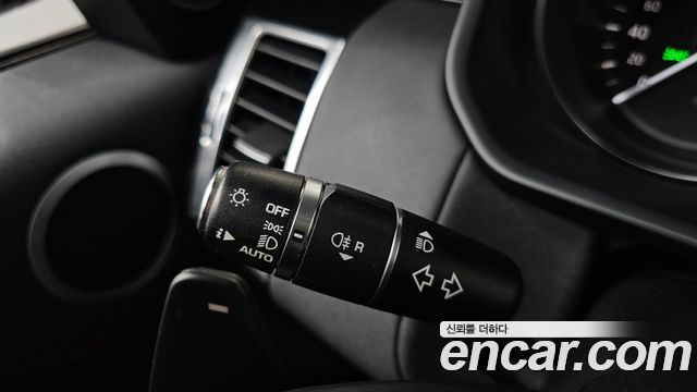 Land Rover Discovery 2018 — photo 32
