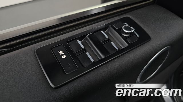 Land Rover Discovery 2018 — photo 33