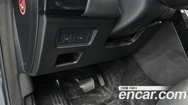 Land Rover Discovery 2018 — photo 35
