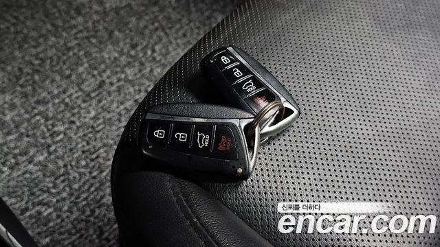 Hyundai Santafe 2017 — photo 32