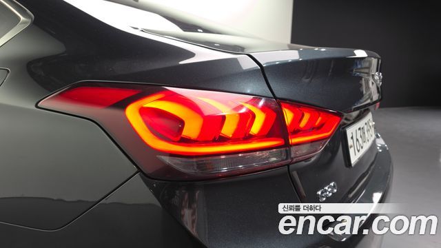 Genesis G80 2018 — photo 9