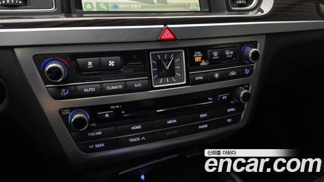 Genesis G80 2018 — photo 32