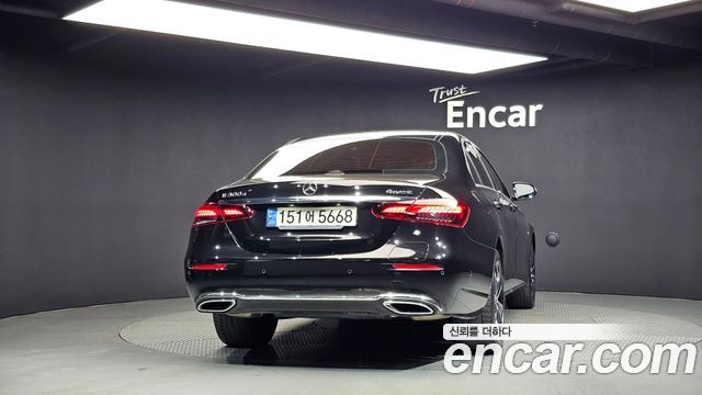 Mercedes-Benz E-Class 2021 — photo 4
