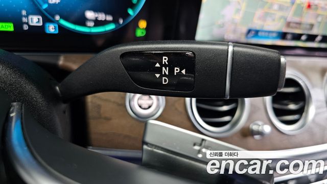 Mercedes-Benz E-Class 2021 — photo 9