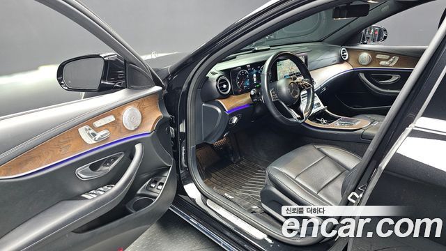 Mercedes-Benz E-Class 2021 — photo 10