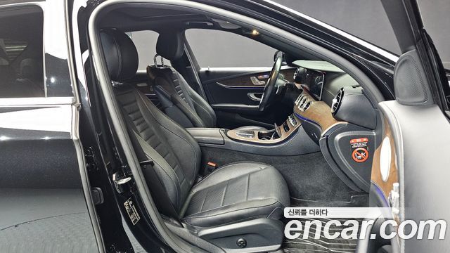 Mercedes-Benz E-Class 2021 — photo 12