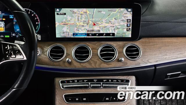 Mercedes-Benz E-Class 2021 — photo 14