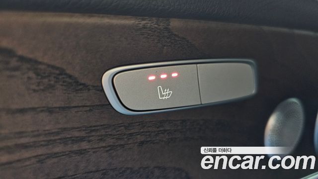 Mercedes-Benz E-Class 2021 — photo 19