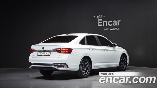 Volkswagen Jetta 2023 — photo 2