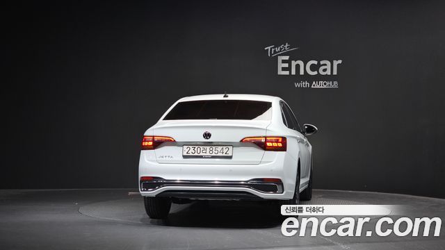 Volkswagen Jetta 2023 — photo 4