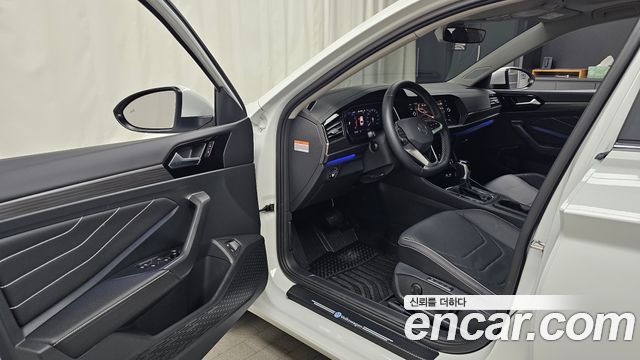 Volkswagen Jetta 2023 — photo 13
