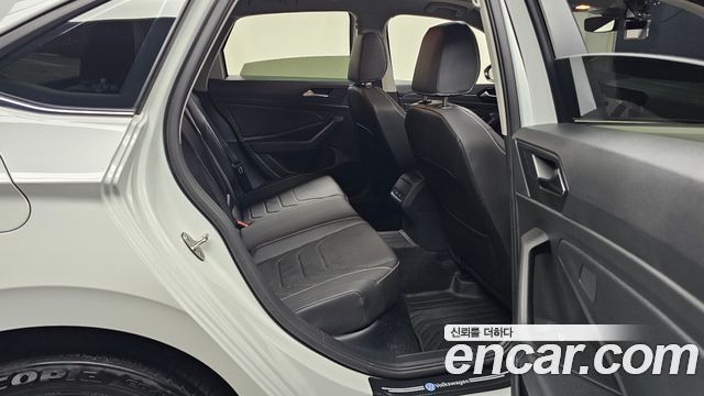 Volkswagen Jetta 2023 — photo 17