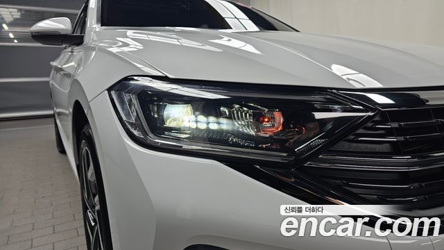 Volkswagen Jetta 2023 — photo 8