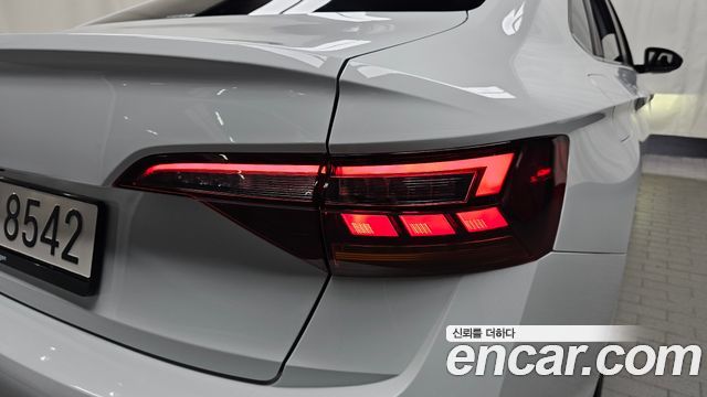 Volkswagen Jetta 2023 — photo 9