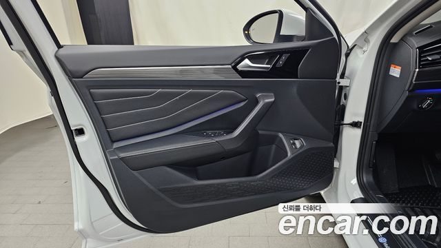 Volkswagen Jetta 2023 — photo 14