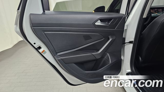 Volkswagen Jetta 2023 — photo 15