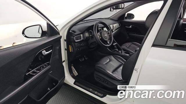 Kia Niro 2017 — photo 10