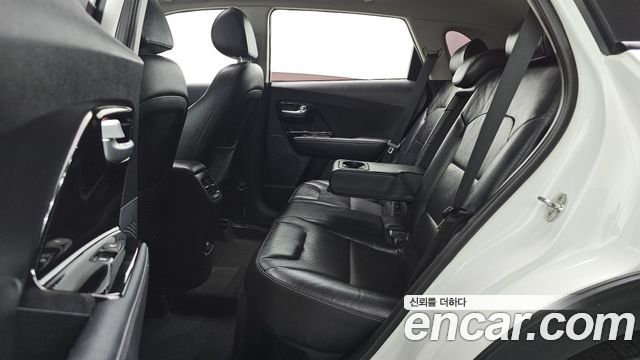 Kia Niro 2017 — photo 11