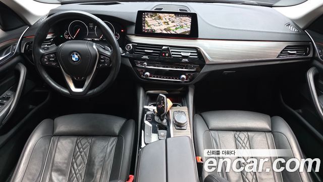 BMW 5-Series 2019 — photo 10
