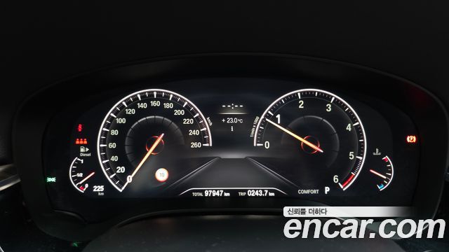 BMW 5-Series 2019 — photo 11