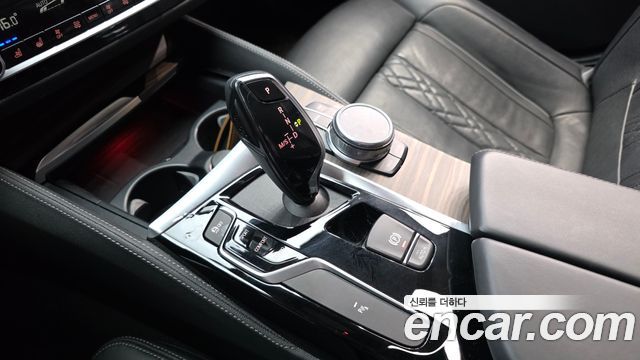 BMW 5-Series 2019 — photo 12