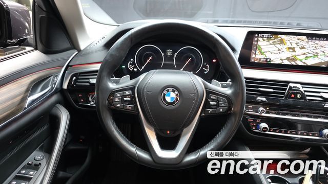 BMW 5-Series 2019 — photo 19