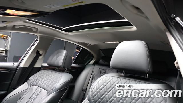 BMW 5-Series 2019 — photo 24