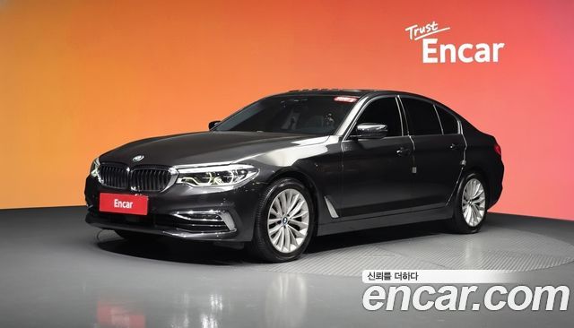 BMW 5-Series 2019 — photo 1