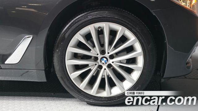 BMW 5-Series 2019 — photo 7