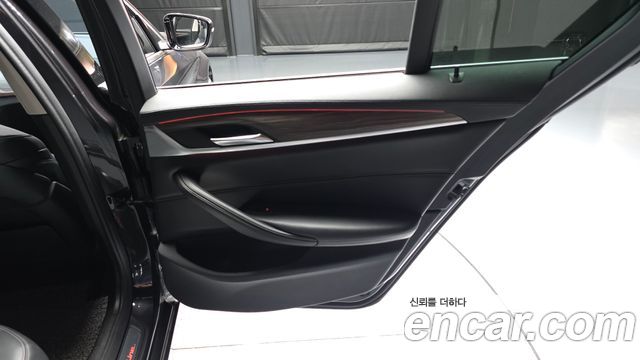 BMW 5-Series 2019 — photo 15