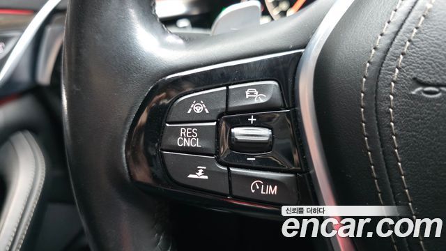 BMW 5-Series 2019 — photo 31