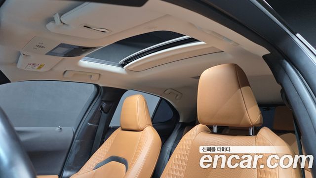Lexus UX 2021 — photo 23