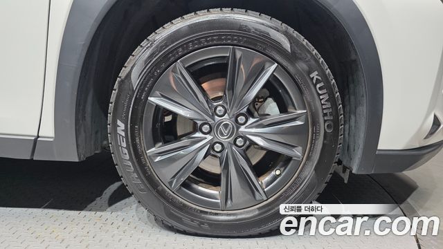 Lexus UX 2021 — photo 7