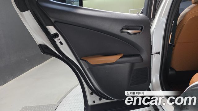 Lexus UX 2021 — photo 15