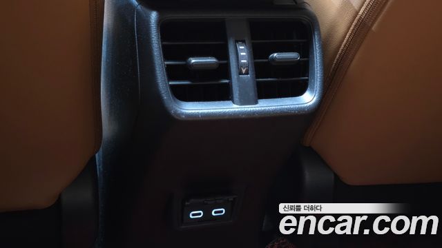 Lexus UX 2021 — photo 28