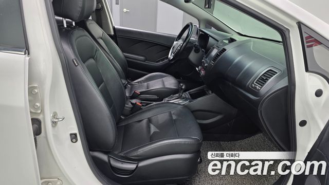 Kia K3 2013 — photo 11