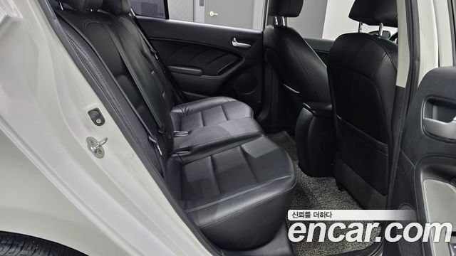 Kia K3 2013 — photo 12