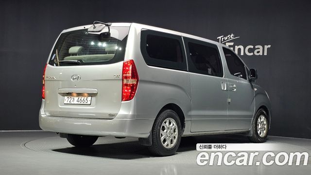 Hyundai Starex 2013 — photo 2