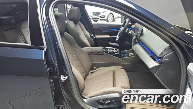 BMW 5-Series 2026 — photo 13