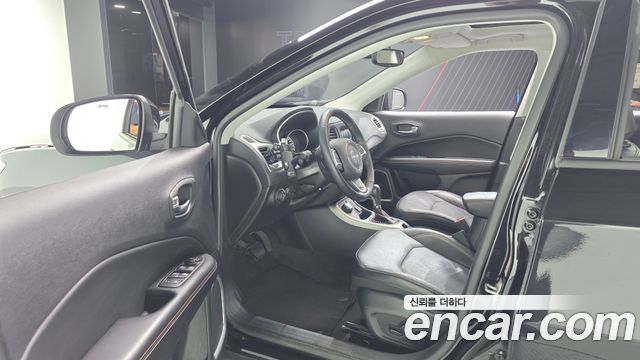 Jeep Compass 2019 — photo 13