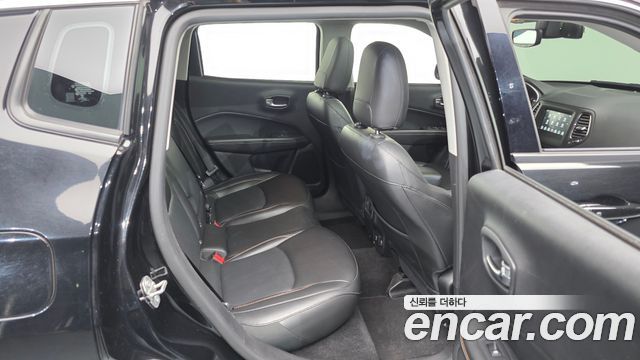 Jeep Compass 2019 — photo 18