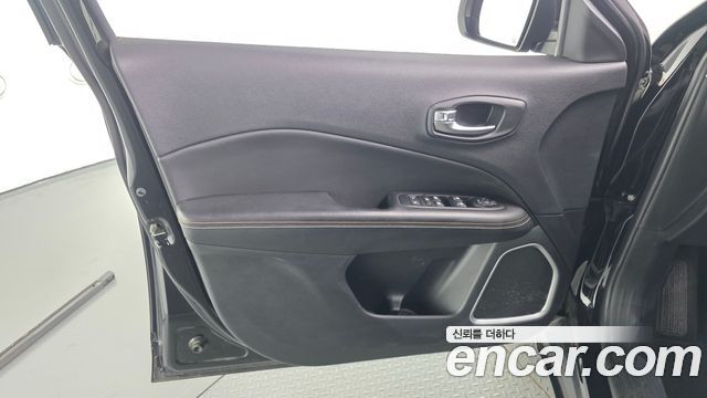 Jeep Compass 2019 — photo 14