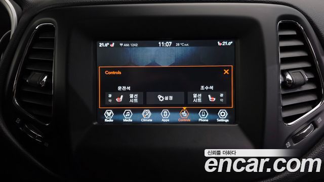 Jeep Compass 2019 — photo 28