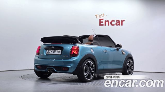 Mini Cooper Convertible 2016 — photo 2