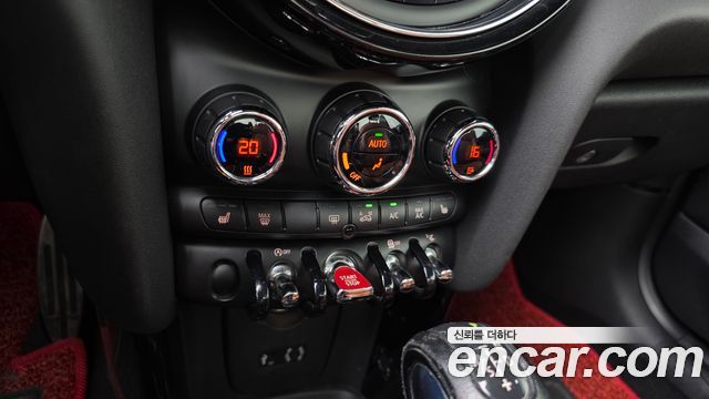 Mini Cooper Convertible 2016 — photo 17