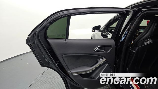 Mercedes-Benz GLA-Class 2018 — photo 15