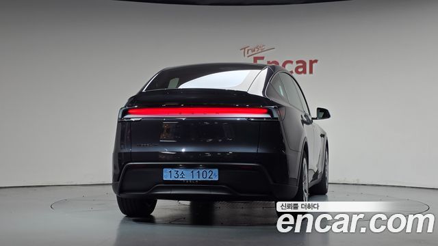 Tesla Model Y 2026 — photo 4